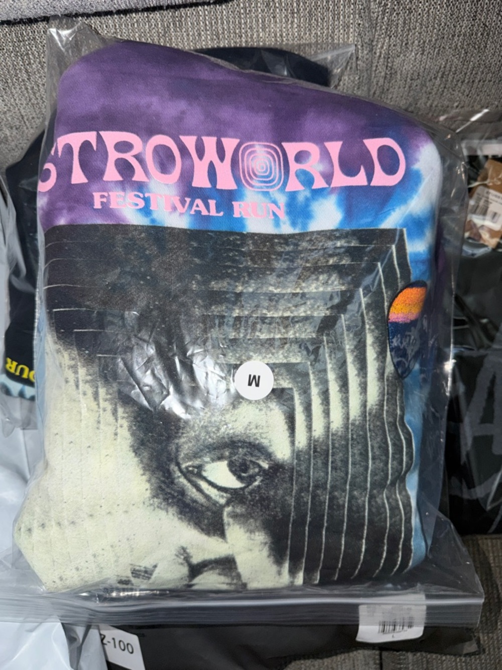 Astroworld Brand New Men’s Medium Tie-Dye Pullover Hoodie - Picture 7 of 10